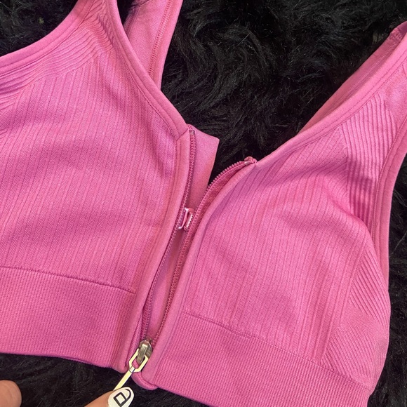 Zip Up Sports Bra! - Picture 3 of 4